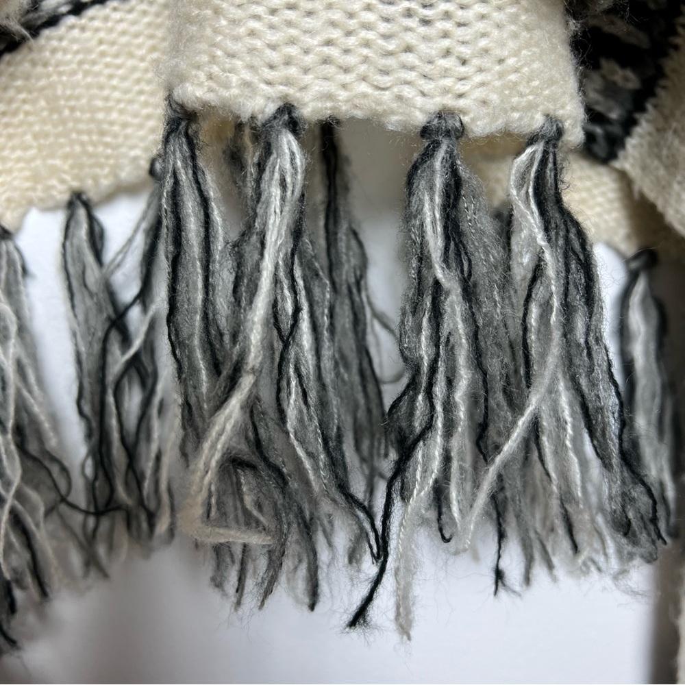 Cozy Casual Knit Sweater Womens Small Long Sleeve Waterfall Tassel Black White - Picture 5 of 7